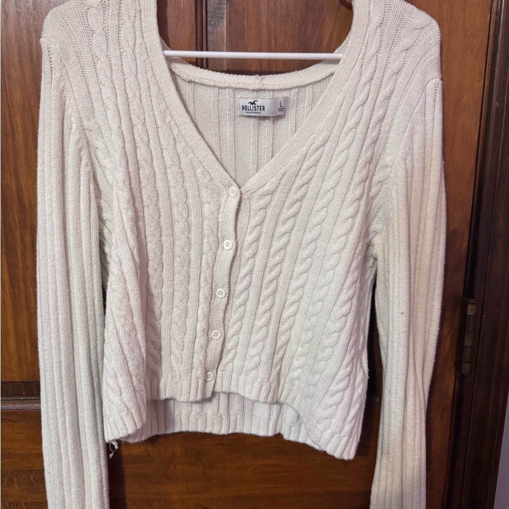 Hollister Women's Off-White V-Neck Cable Sweater